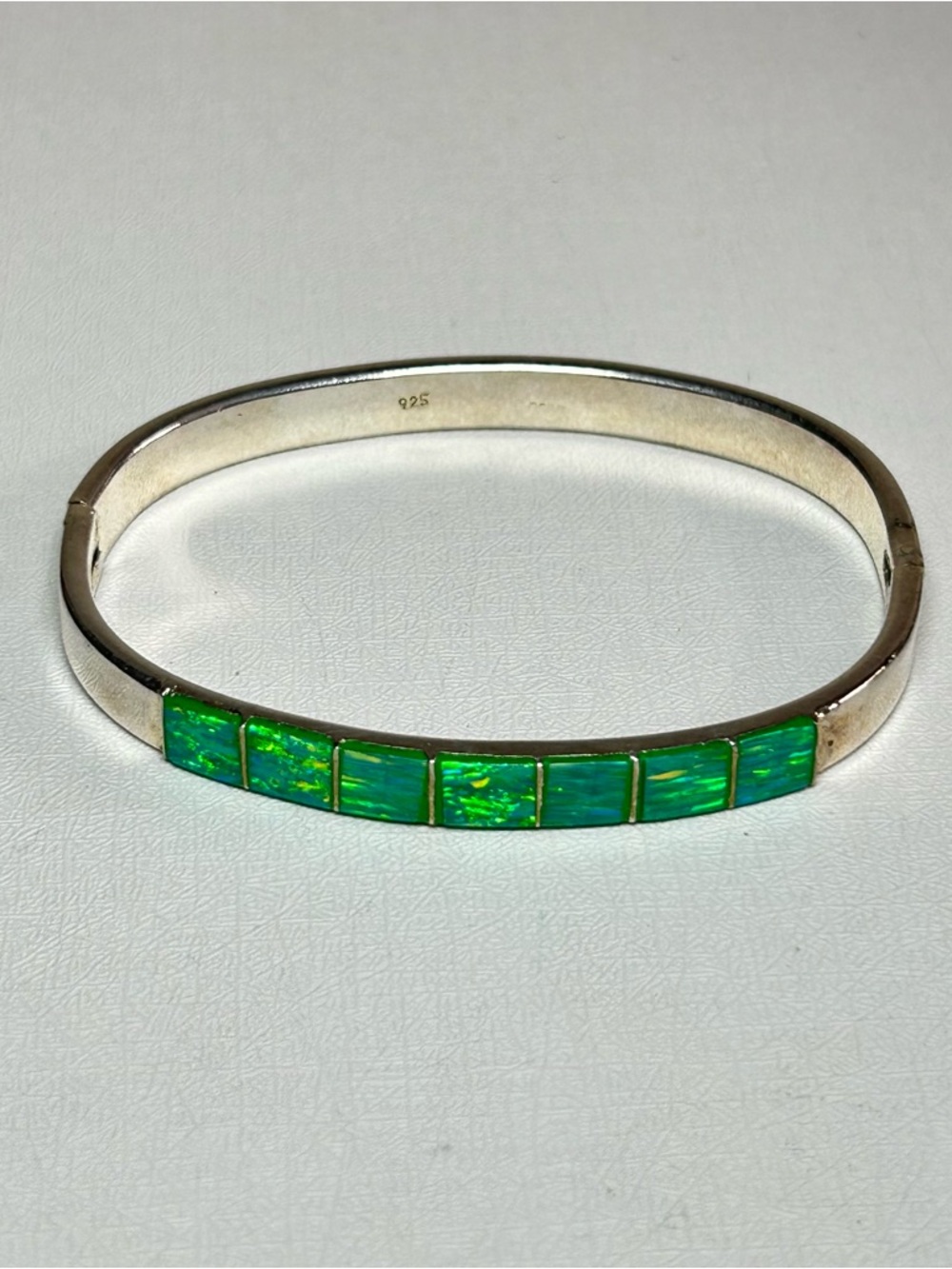Vintage Mexico 925 Sterling Silver Green Fire Opal Hinged Bangle Bracelet Cuff